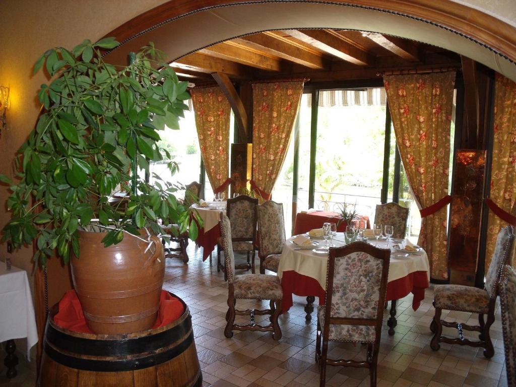 Hotel Restaurant L'Ecluse Antonne-et-Trigonant Exterior foto