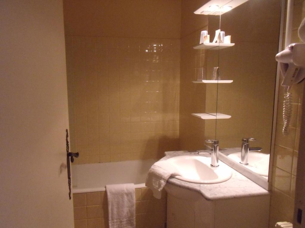 Hotel Restaurant L'Ecluse Antonne-et-Trigonant Zimmer foto