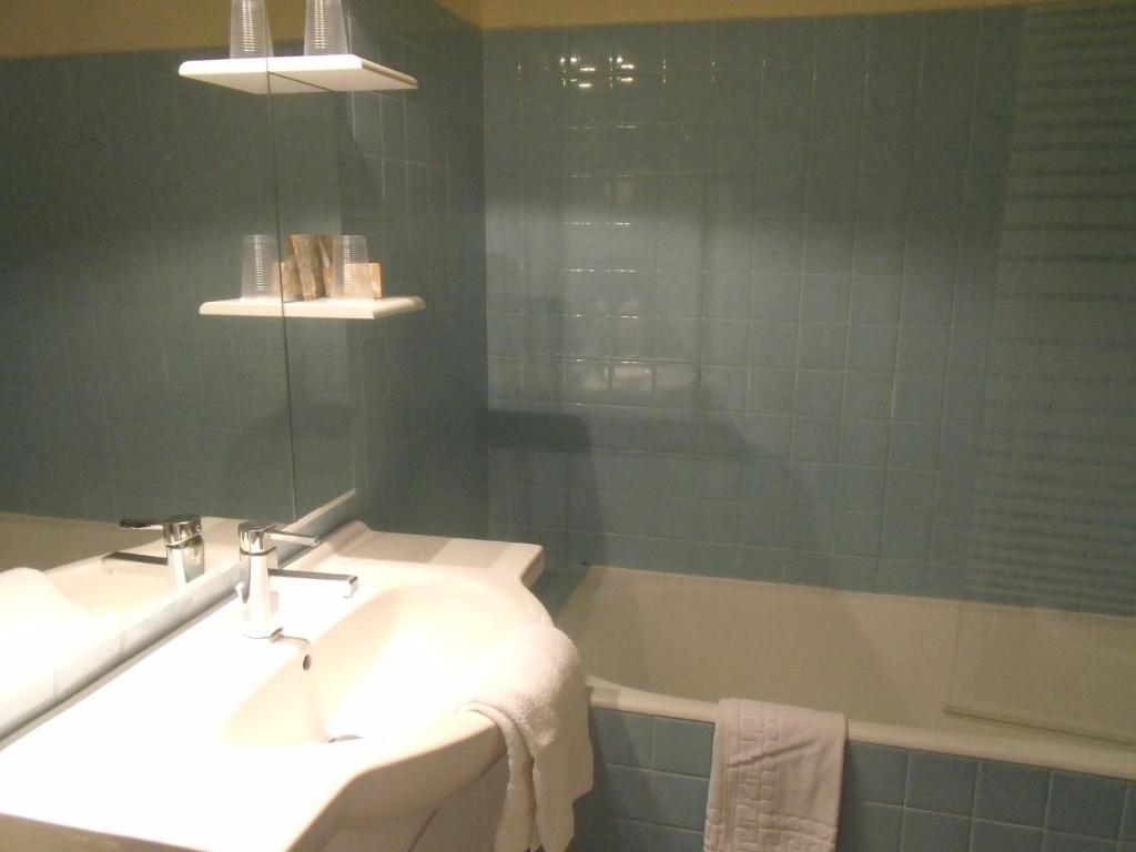 Hotel Restaurant L'Ecluse Antonne-et-Trigonant Zimmer foto