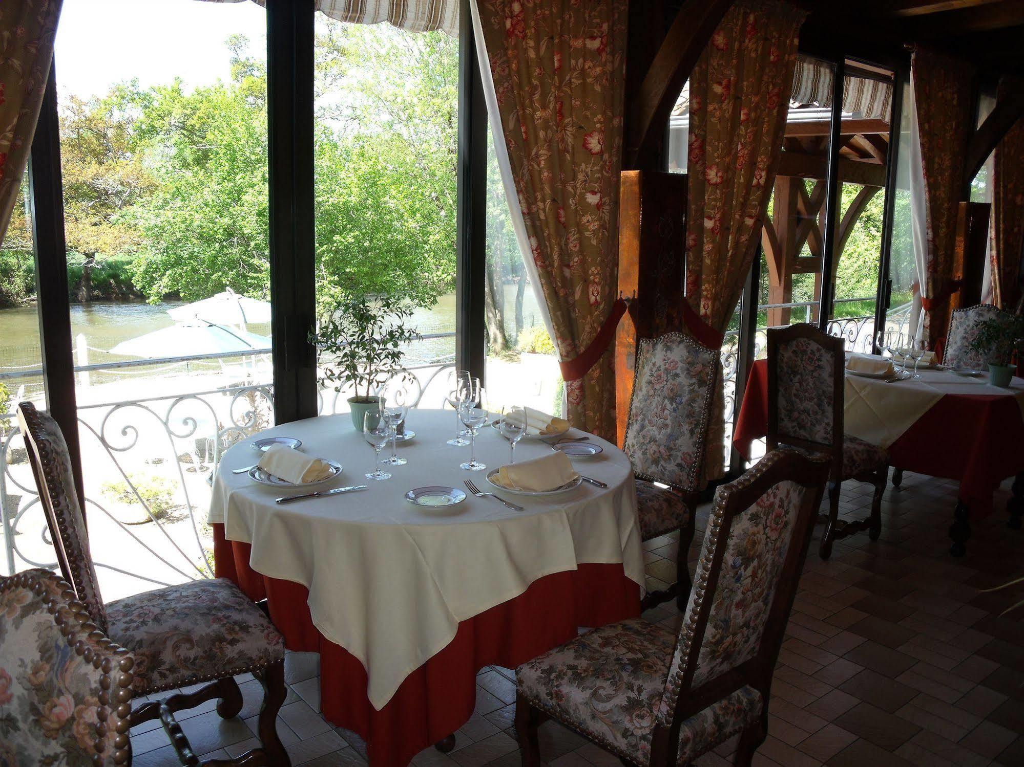 Hotel Restaurant L'Ecluse Antonne-et-Trigonant Exterior foto