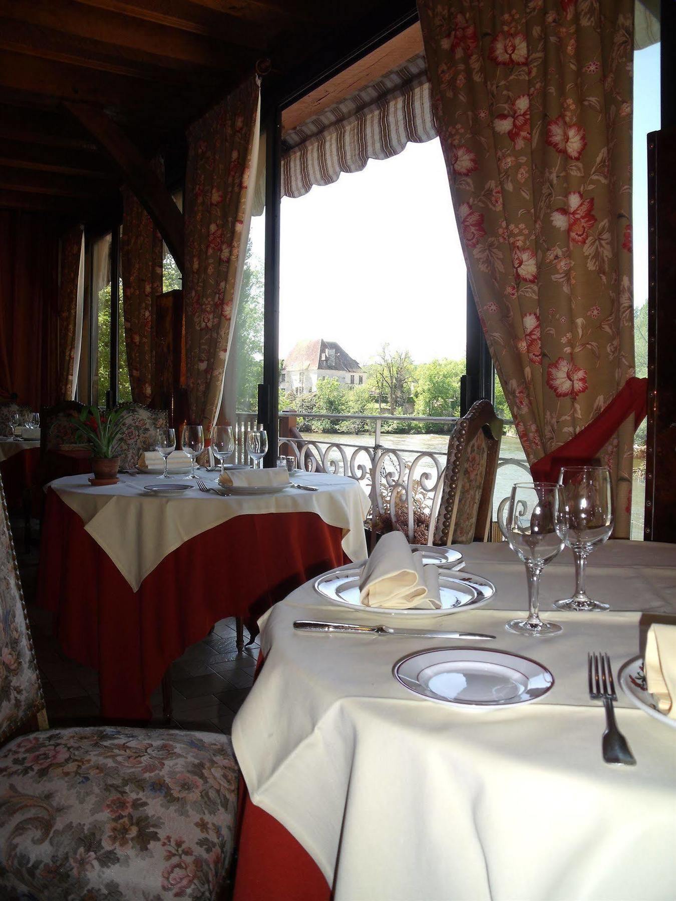 Hotel Restaurant L'Ecluse Antonne-et-Trigonant Exterior foto